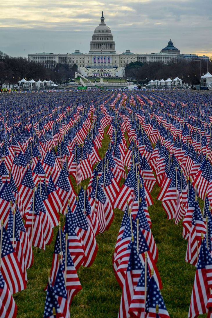 Ông Biden sẽ tuyên thệ nhậm chức trước 191.500 lá cờ Mỹ - Ảnh 2.