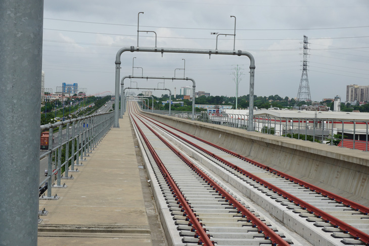 Tàu metro số 1 vận hành thử từ Bình Thái về depot Long Bình quý 4-2021 - Ảnh 1.