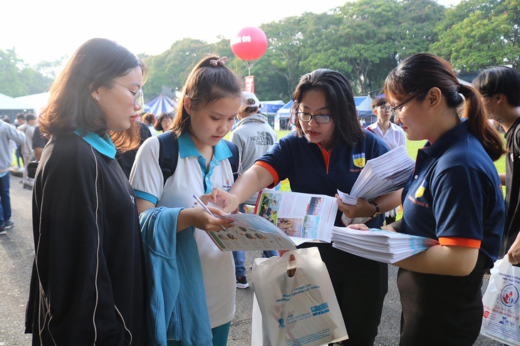 Ngày hội tư vấn tuyển sinh - hướng nghiệp 2021: Giúp thí sinh tăng cơ hội trúng tuyển - Ảnh 1.