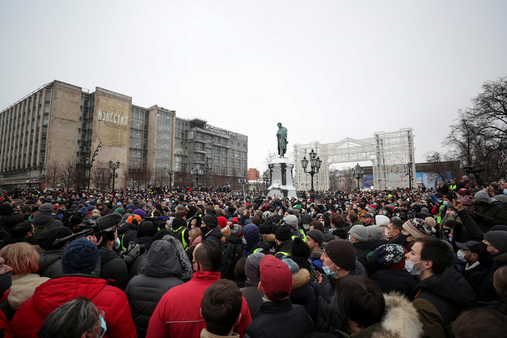Hàng ngàn người khắp nước Nga biểu tình bất chấp cái lạnh, đòi thả ông Navalny - Ảnh 1.
