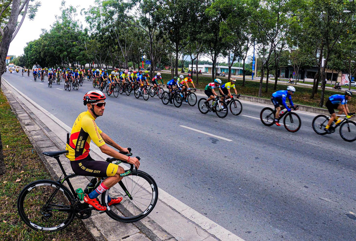 Gần 300 VĐV dự Giải đua xe đạp phong trào Mừng xuân - Mừng Đảng 2021 - Ảnh 2.