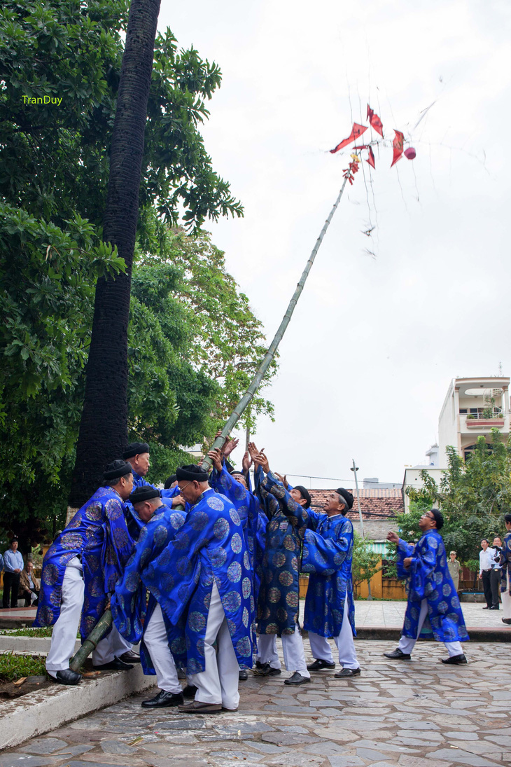 Tết xưa - Tết nay: Cánh đàn ông xúm lại, đồng loạt hô lên nêu - Ảnh 2.