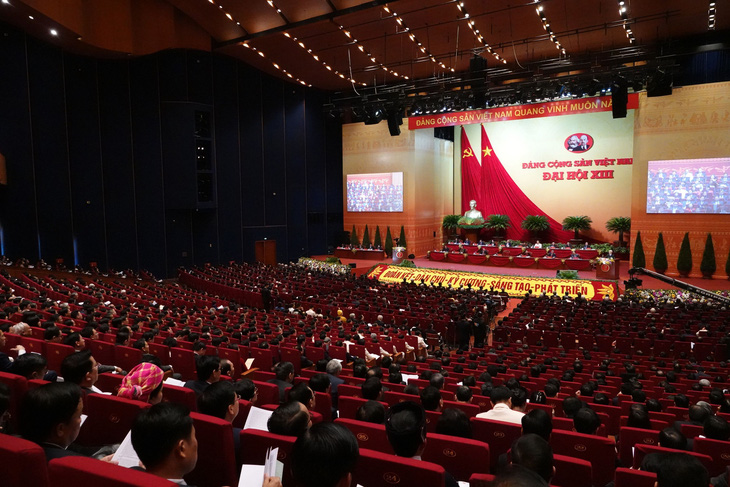 Thông qua số lượng ủy viên Trung ương Đảng khóa XIII là 200 người - Ảnh 1.