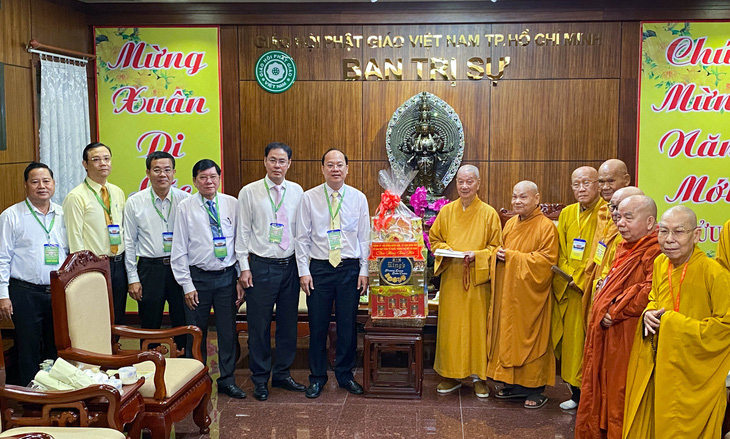 Lãnh đạo TP.HCM chúc tết Ban trị sự Giáo hội Phật giáo Việt Nam TP.HCM - Ảnh 1.