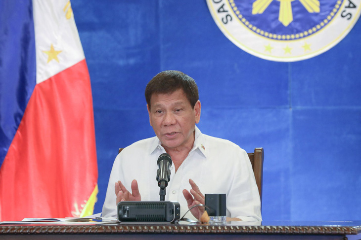 Tổng thống Duterte muốn tiêm vắc xin ở mông - Ảnh 1.