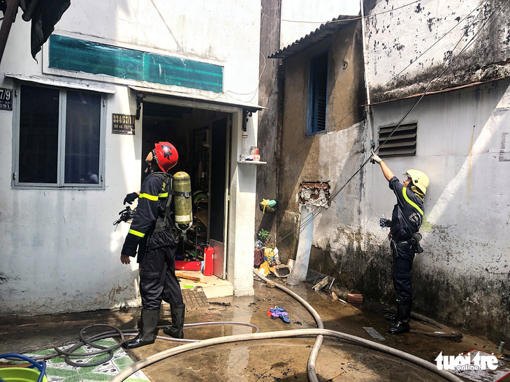 Cháy nhà trong hẻm quanh co tại Gò Vấp, cả khu dân cư hoảng loạn - Ảnh 1.