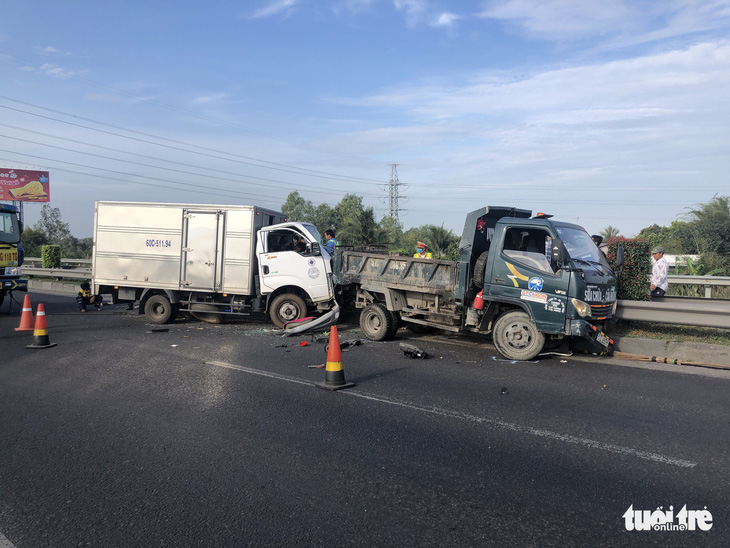 Hai vụ tai nạn trong buổi sáng trên cao tốc TP.HCM - Trung Lương - Ảnh 1.