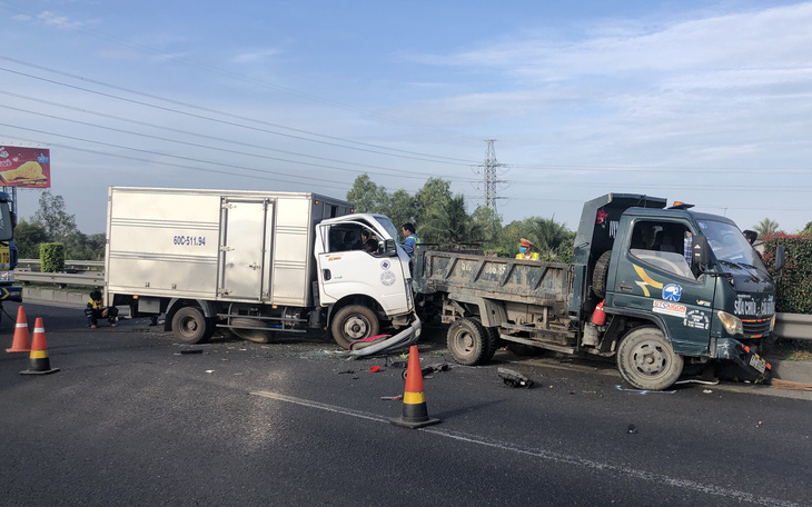 Hai vụ tai nạn trong buổi sáng trên cao tốc TP.HCM - Trung Lương