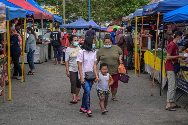 Mỹ ra lệnh đeo khẩu trang trên phương tiện công cộng, Malaysia có số ca mới kỷ lục - Ảnh 1.