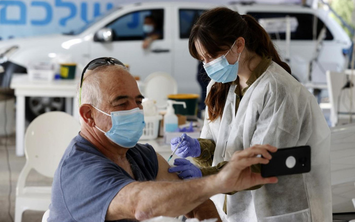 Israel nói tiêm chủng vắc xin COVID-19 có hiệu quả, giới khoa học chưa tin