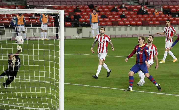 Messi sút phạt thần sầu giúp Barca vượt mặt Real Madrid - Ảnh 3.
