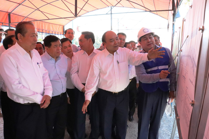 Thủ tướng yêu cầu đẩy nhanh xây cầu Mỹ Thuận 2, kịp thông tuyến cao tốc TP.HCM - Cần Thơ - Ảnh 1.