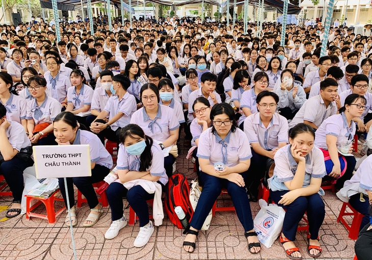 Học phí ĐH Y khoa Phạm Ngọc Thạch cao nhất 32 triệu đồng - Ảnh 1.