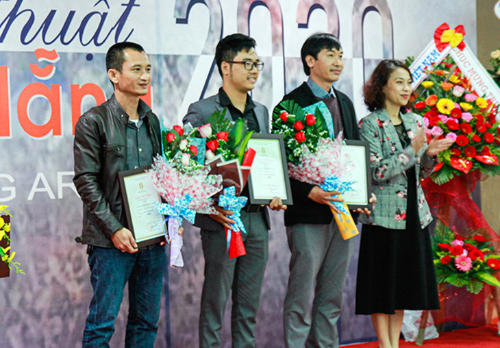 Giảng viên ĐH Duy Tân giành giải nhì Mỹ thuật Đà Nẵng 2020 - Ảnh 1.
