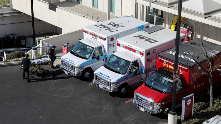 Người nhiễm COVID-19 tăng cao, Los Angeles phải lựa bệnh nhân để cứu - Ảnh 1.