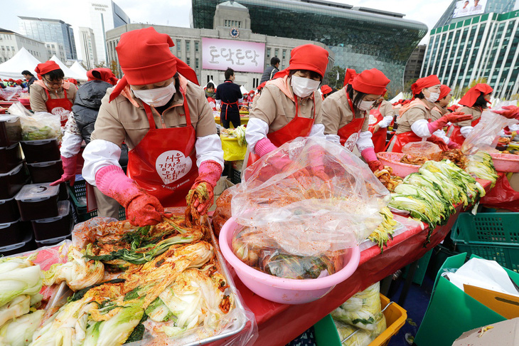 Kim chi là món ăn Hàn Quốc được ưa thích nhất trên toàn cầu - Ảnh 1.