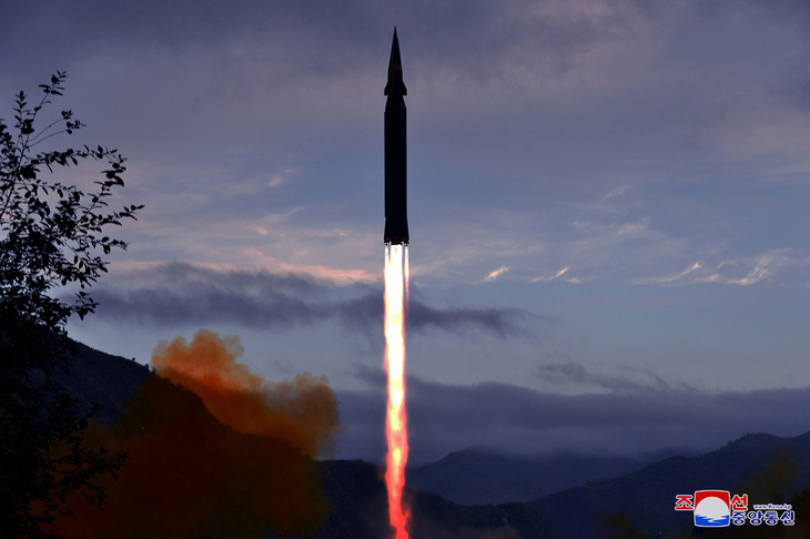 Triều Tiên lại phóng thử tên lửa chống máy bay - Ảnh 1.
