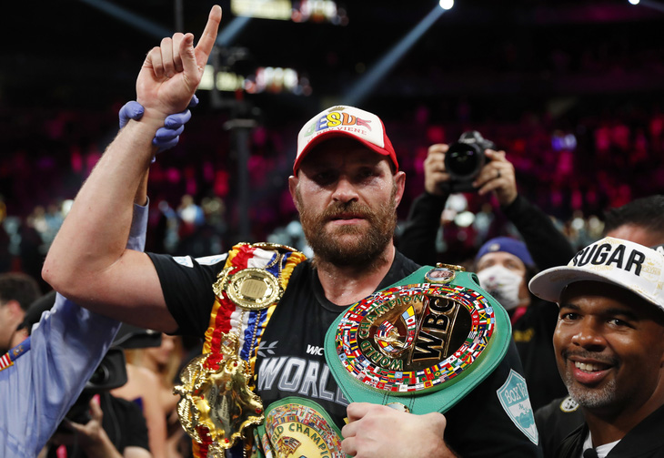 Lần thứ hai knock-out Wilder, Tyson Fury bảo vệ thành công đai WBC hạng nặng - Ảnh 4.