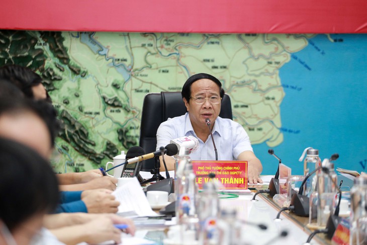 Phó thủ tướng: Trong 2 ngày tới phải lưu thông tàu hỏa để bà con hồi hương - Ảnh 1.