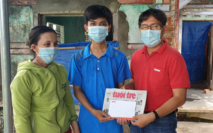 Tuổi Trẻ ‘tiếp sức’ ngay cho tân sinh viên mồ côi ở Phú Yên kịp nhập học