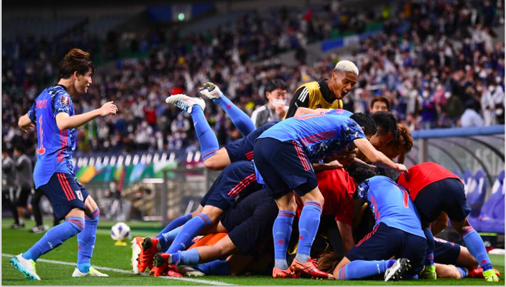 Chặn đứng chuỗi toàn thắng của Úc, Nhật sống lại hy vọng dự World Cup 2022 - Ảnh 1.