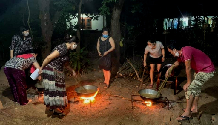 ‘Sếp phó’ Mặt trận Tổ quốc TP Đông Hà đưa người nhà vào danh sách tình nguyện viên để tiêm vắc xin - Ảnh 1.