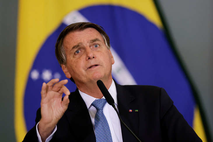 Tổng thống Brazil nói tiêm vắc xin với ông là vô nghĩa, mặc các chỉ trích - Ảnh 1.