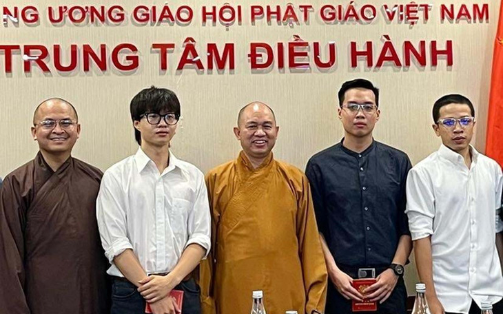 Rap Nhà Làm bị phạt 45 triệu đồng vì xúc phạm tôn giáo, mời thêm các rapper khác đến làm việc