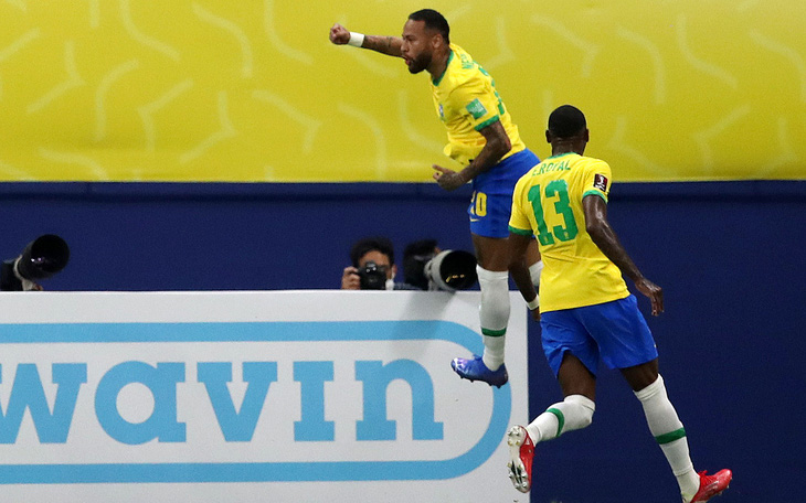 Neymar tỏa sáng giúp Brazil 