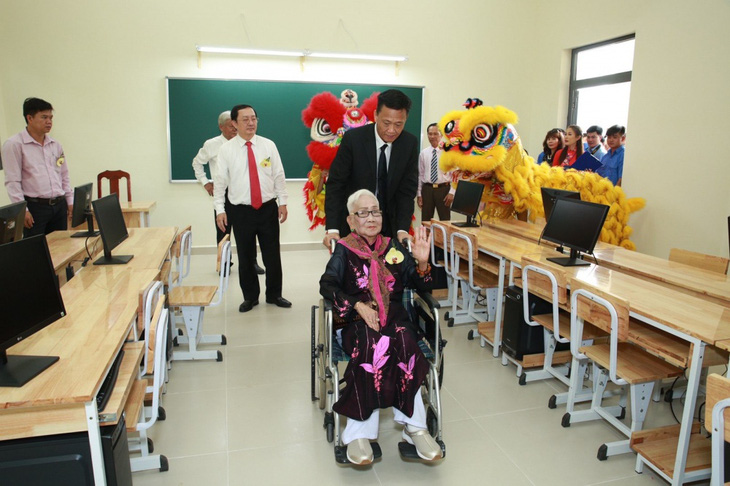 Nhà giáo Phan Thị Nhế được trao tặng Huân chương Lao động hạng ba - Ảnh 3.