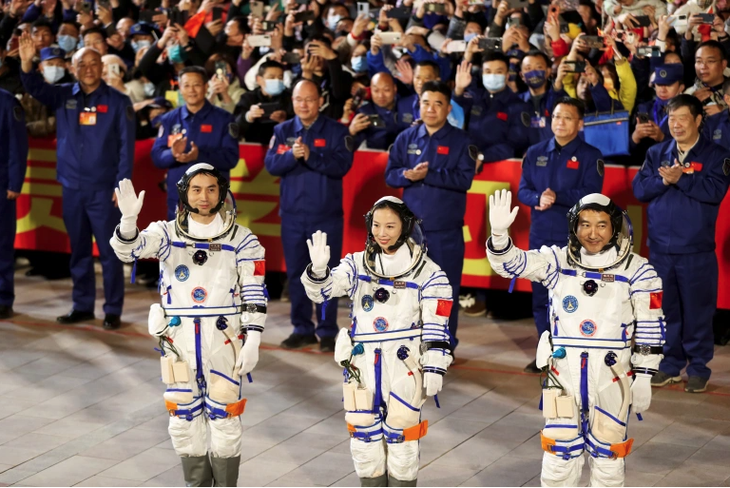 3 phi hành gia Trung Quốc đã tới trạm vũ trụ Thiên Cung - Ảnh 1.