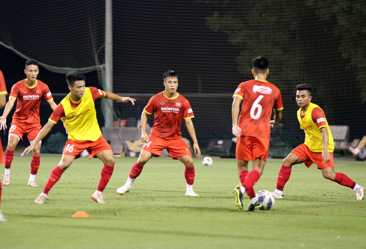 Ông Park rèn chiến thuật thêm cho U23 Việt Nam - Ảnh 2.