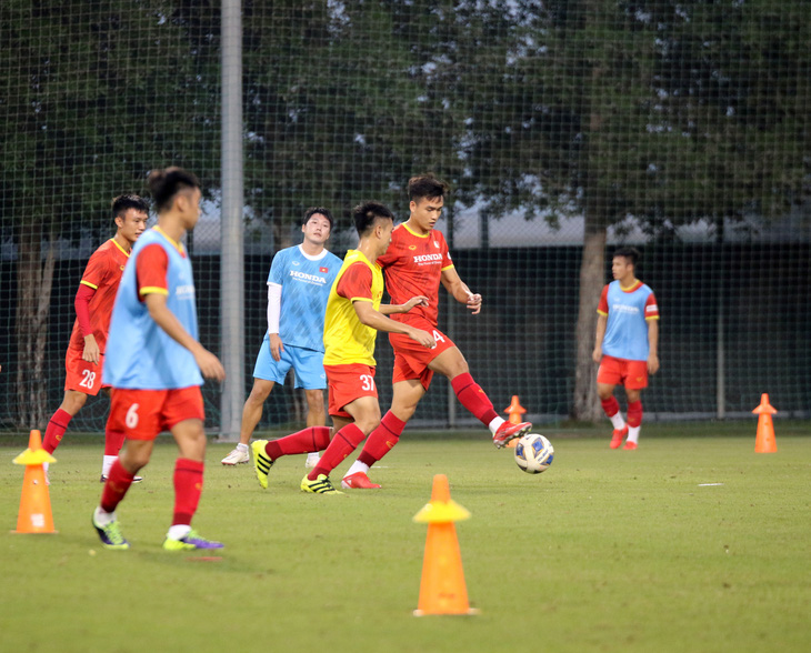 U23 Việt Nam tập bài chiến thuật cho trận giao hữu với U23 Kyrgyzstan tối nay - Ảnh 3.