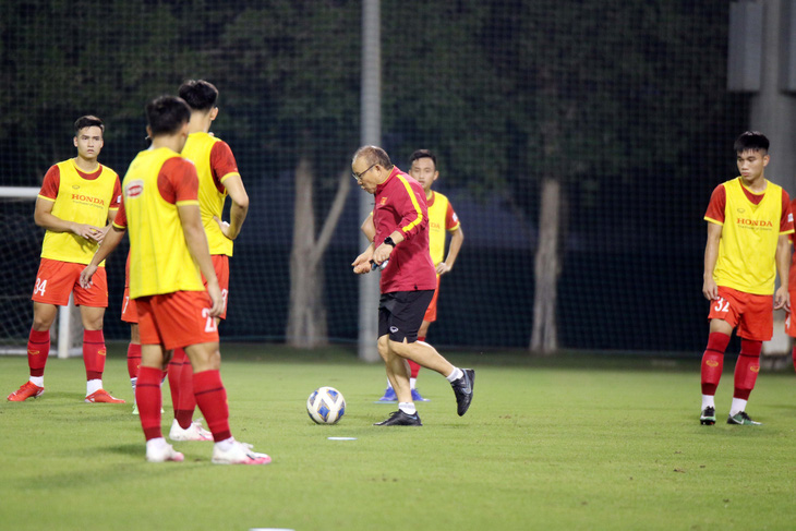 U23 Việt Nam tập bài chiến thuật cho trận giao hữu với U23 Kyrgyzstan tối nay - Ảnh 1.