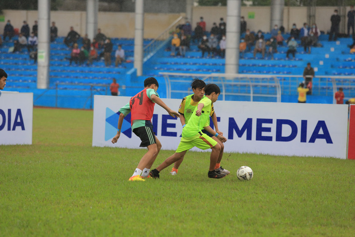 Hòa Bình FC tuyển chọn 50 thí sinh, hứa hẹn trình làng lứa cầu thủ tài năng - Ảnh 2.