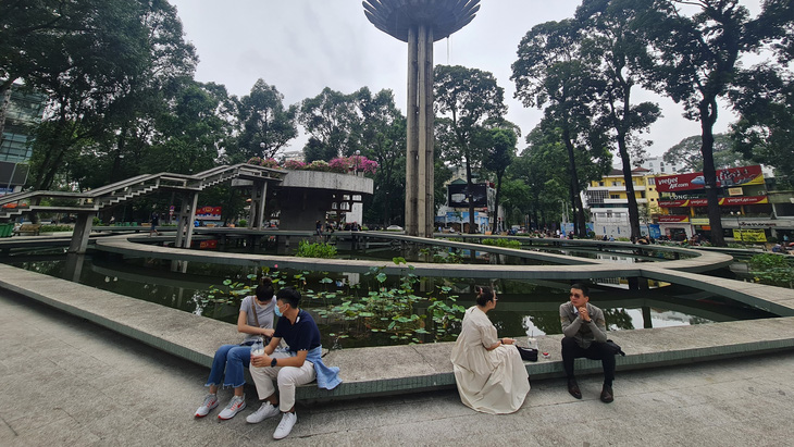 Sài Gòn - những vòng xoay ký ức - Kỳ 9: Hồ Con Rùa, chiến tranh và hoa hồng tình yêu - Ảnh 1.