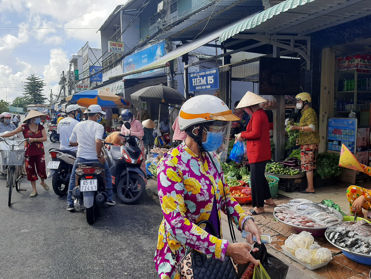 Ngày đầu thực hiện theo hướng dẫn mới, chợ truyền thống ở Cần Thơ vẫn chưa hoạt động lại - Ảnh 4.