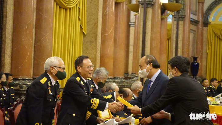 Chủ tịch nước Nguyễn Xuân Phúc gặp mặt cựu binh mở đường Hồ Chí Minh trên biển - Ảnh 2.