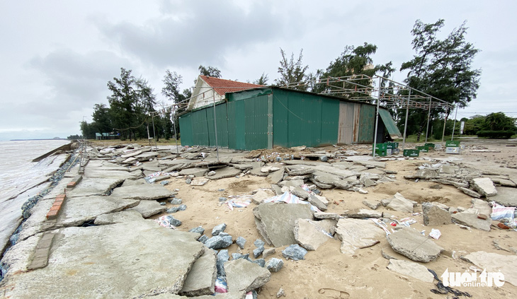 Tan hoang kè biển Cửa Lò - Ảnh 5.