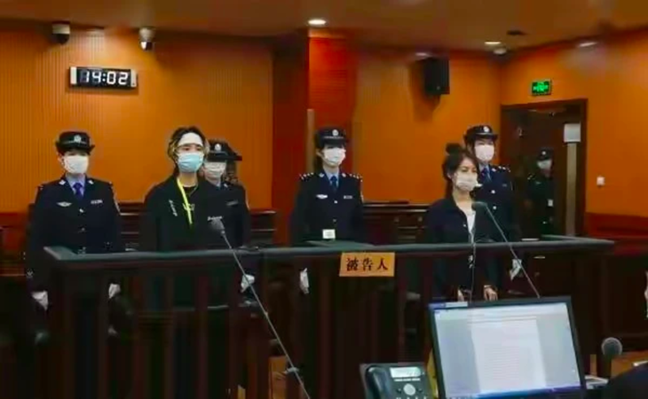 Người đẹp nổi tiếng trên mạng xã hội Trung Quốc đi tù vì bán kẹo giảm cân độc hại - Ảnh 1.