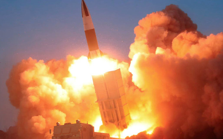 Triều Tiên tiếp tục phóng tên lửa đạn đạo ở khu vực có tàu ngầm