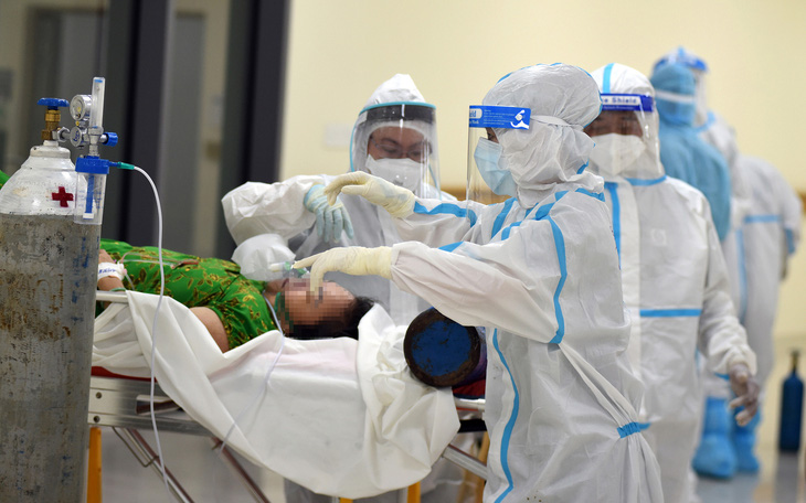 Tin sáng 3-1: Cả nước gần 6.400 bệnh nhân COVID-19 nặng, số ca mới ở Hà Nội vẫn tăng