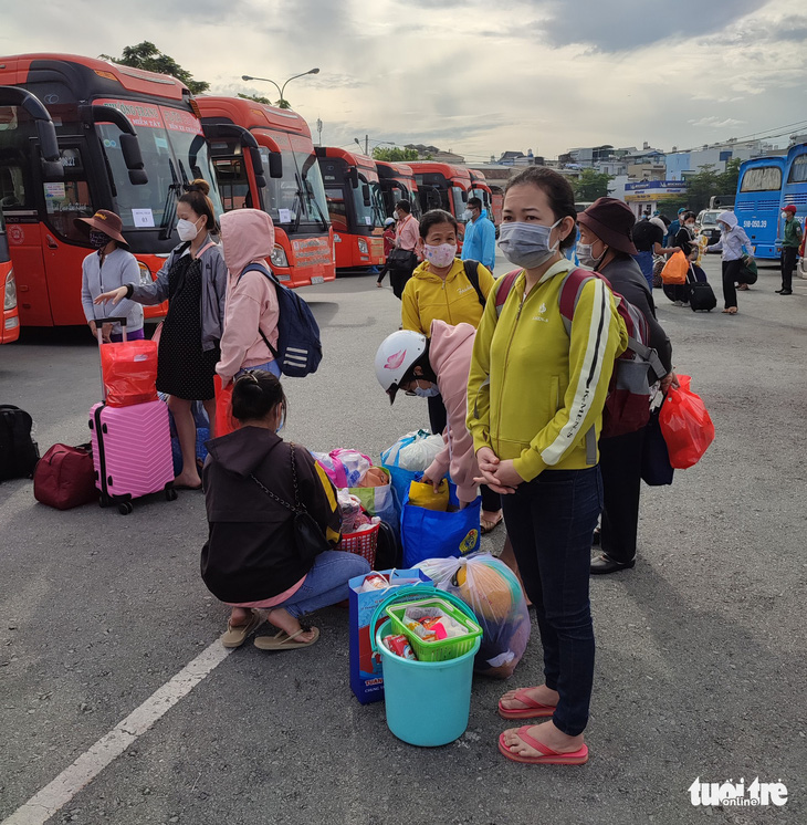 Phương Trang cùng lúc đưa dân 8 tỉnh về quê từ TP.HCM - Ảnh 6.