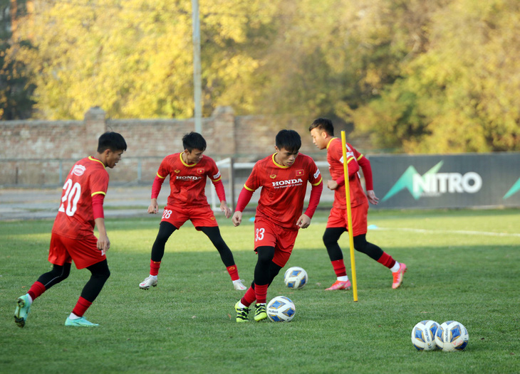U23 Việt Nam tham quan sân thi đấu ở vòng loại U23 châu Á 2022 - Ảnh 3.