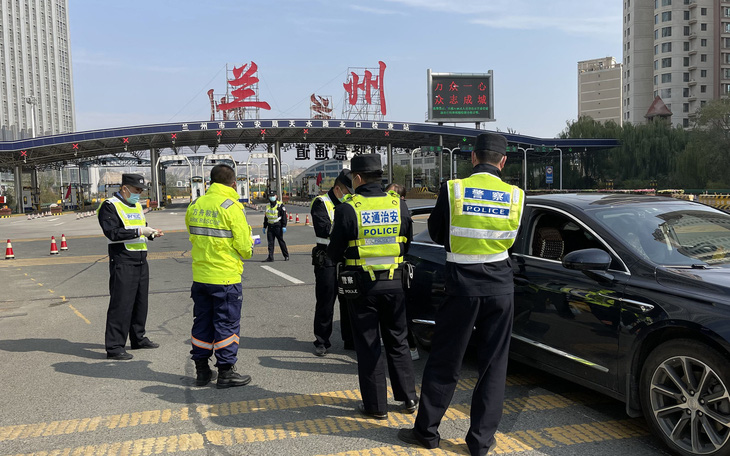 Trung Quốc phong tỏa thành phố Lan Châu, xe buýt và taxi ngừng chạy
