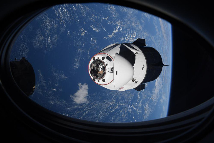 SpaceX hàn lại ống xả nước tiểu bên trong tàu vũ trụ trước khi đưa tiếp 4 người lên không gian - Ảnh 1.