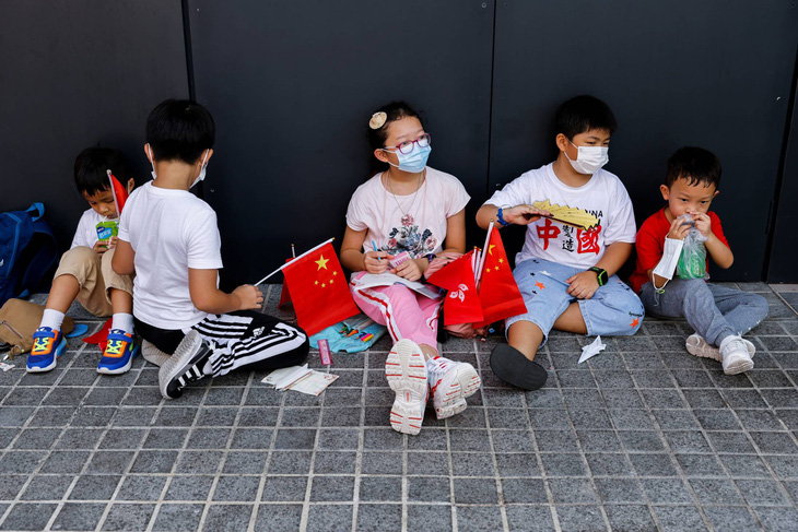 Cấm dạy thêm - học thêm cuối tuần, bùng nổ trẻ em Trung Quốc đi học thể thao, năng khiếu - Ảnh 1.