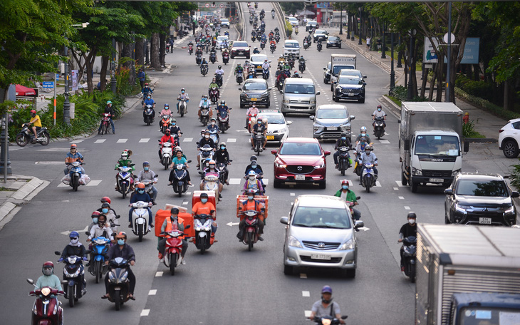 TP.HCM chưa thu phí ô tô vào khu vực trung tâm - Ảnh 2.