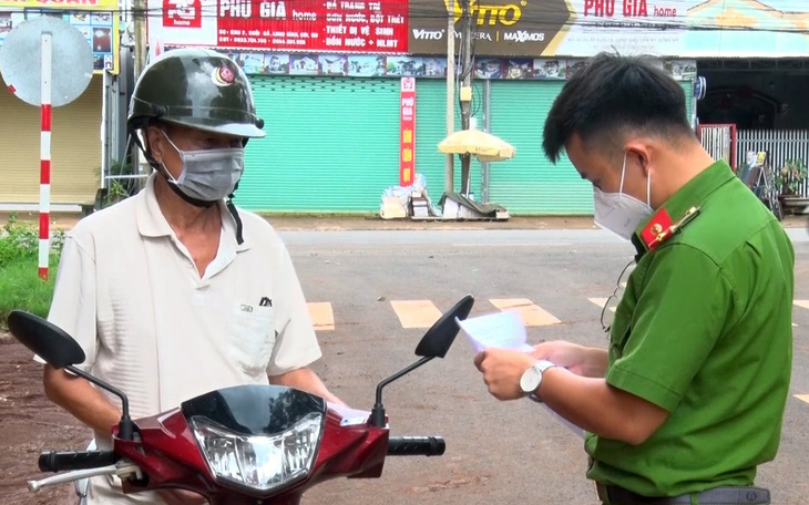 Lãnh đạo Đồng Nai yêu cầu ‘tính toán việc đi lại cho dân’ để phục hồi sản xuất