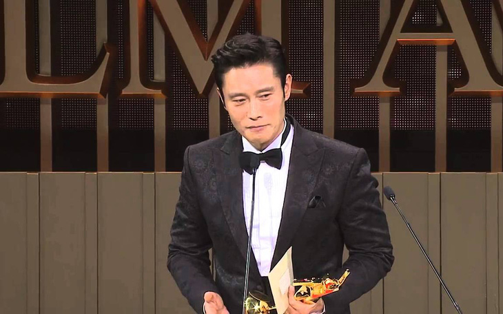 Lee Byung Hun được trao giải thưởng điện ảnh châu Á lần thứ 15